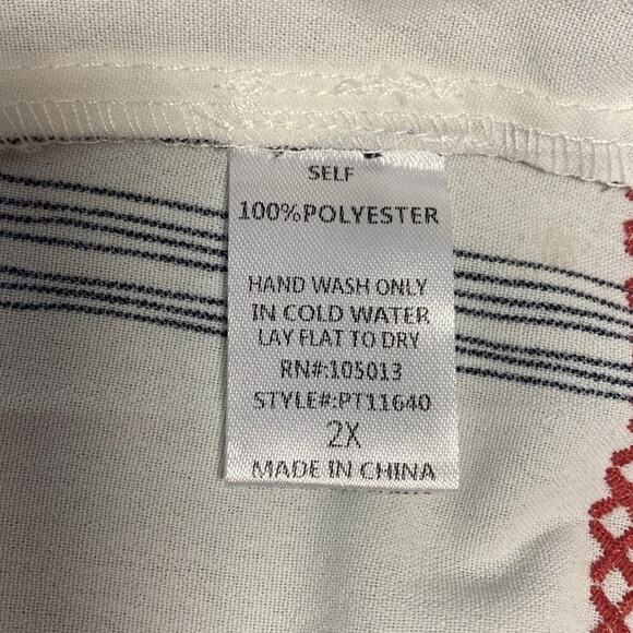 Savanna Jane Women’s Plus Floral Accent Tank Blouse Size 2X - Picture 9 of 11